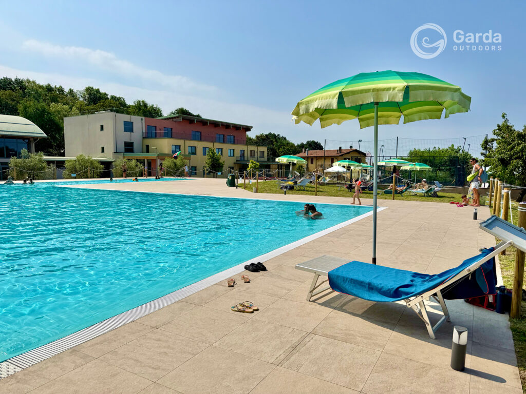 piscina comunale san zeno di montagna lago di garda